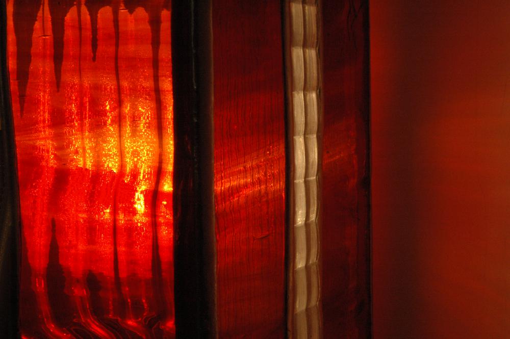 Lampe de bureau, vitraux rouges
